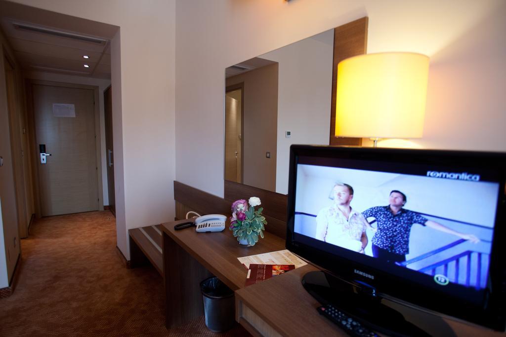 Top Rooms Aparthotel Bucarest Exterior foto